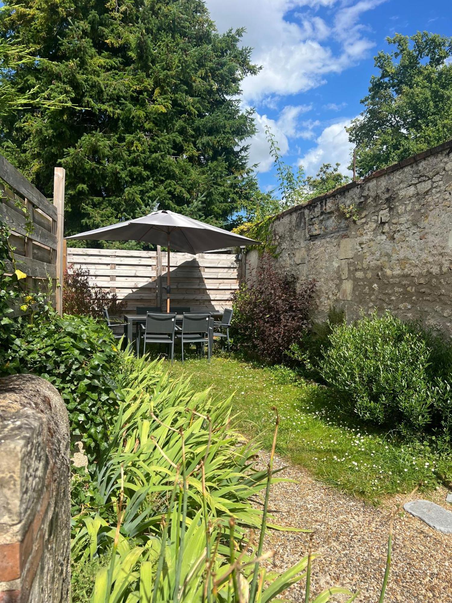 L'Atypique, Charmante Maison Avec Jardin Clos 阿姆博斯 外观 照片